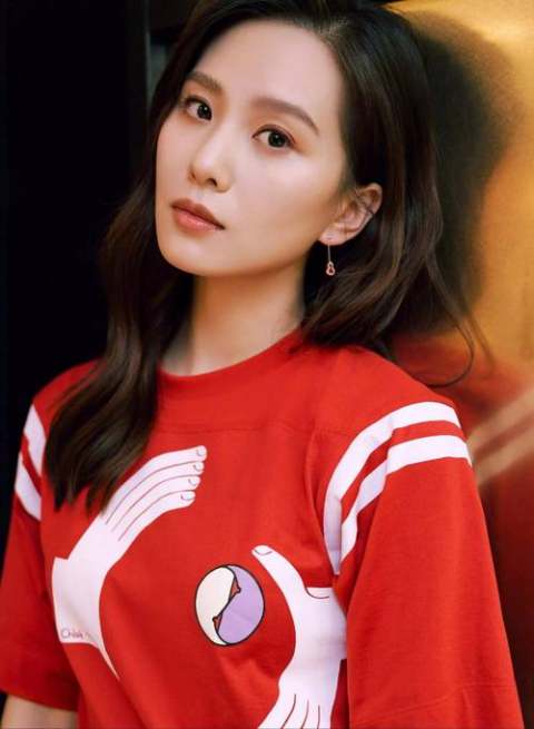 刘诗诗出生于1987年,而老爷子刘田利本希望是男孩,好继承戏曲的衣钵